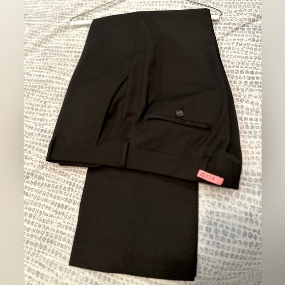 Express Men’s Black Suit - Picture 8 of 8